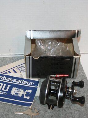 Vtg. ABU Garcia Ambassador MAG I PLUS Fishing RT Hand Reel (1988)